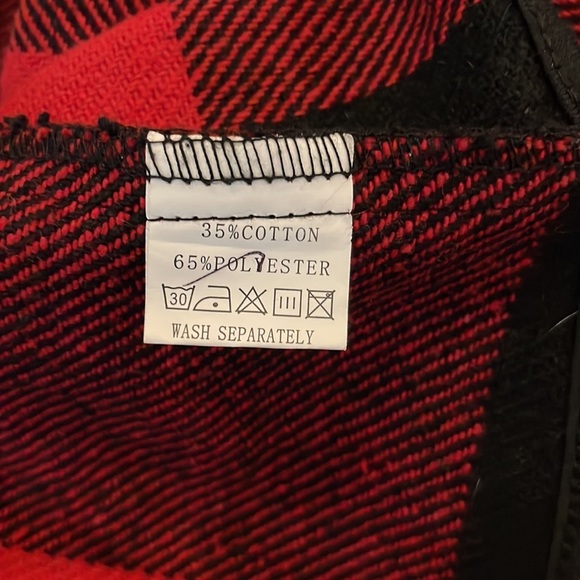 Red and black checked vest w/pockets - Picture 6 of 6